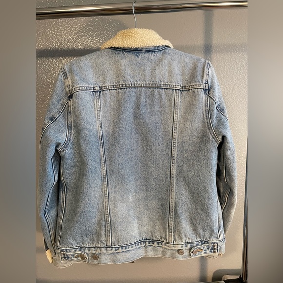 Levi’s Jean Jacket - Picture 2 of 8